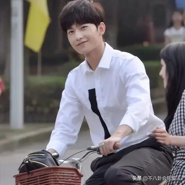 33岁杨洋晒照庆生，从众星捧月到无人问津，体现娱乐圈人情冷暖