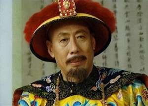 刘大印(头发花白，衣服全是洞，88岁烟不离手的焦晃，早已走上另一条大道)