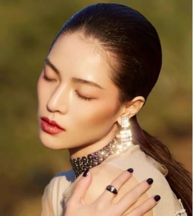 5位意想不到的“后天美女”，表情内敛又理性，美得没有痕迹