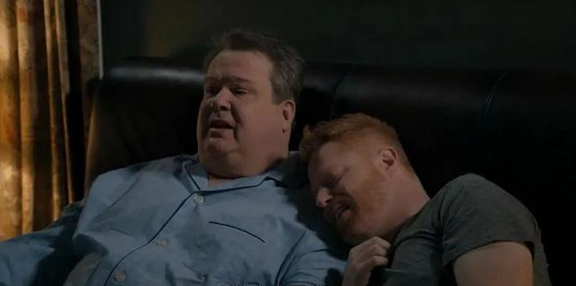 每个人都不完美，却拼凑出了记忆里最完美的《摩登家庭》