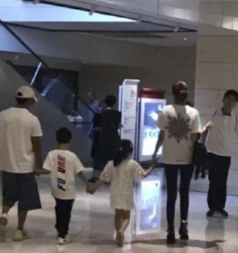 走了马蓉来了冯清，新女友黑料不断，王宝强的情史为何这么坎坷？