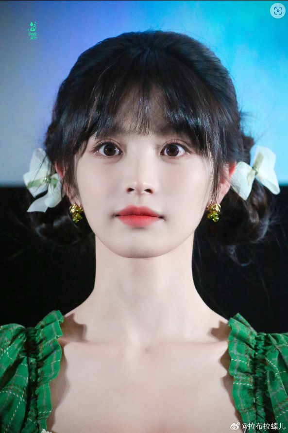 【超甜动图】从屏幕里跳出的“生图公主”：田曦薇狂欢治愈你！