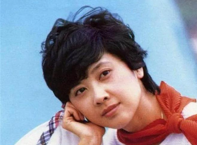 朱琳：嫁给圈外丈夫，结婚43年无儿无女，72岁风采依旧