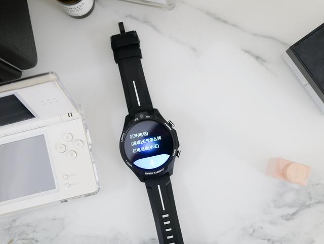 双摄像头可拍照，64GB+触摸屏的手表你见过吗？Jeep黑骑士评测