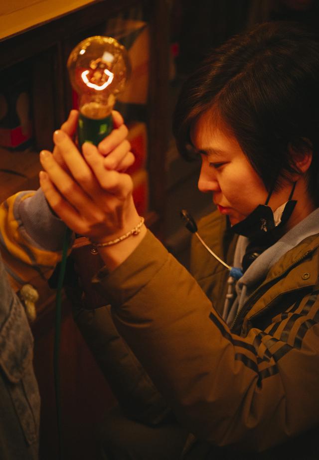 《照明商店》保持原漫画名场面，彩蛋有惊喜丨导演说