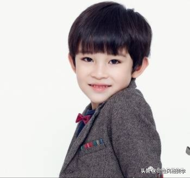 六一快到了，精选小男孩发型20多款送给你，越看越帅气