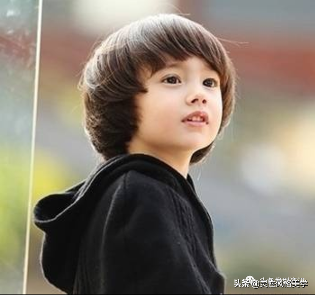 六一快到了，精选小男孩发型20多款送给你，越看越帅气