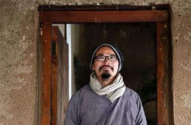 农村一小伙逆袭成富豪，上亿身家却抛妻弃子，跑到终南山剃度为僧