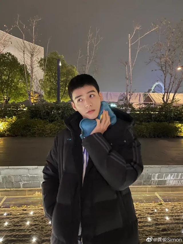 钟无寐迎来了他的最终结局，演员龚俊却一直在路上