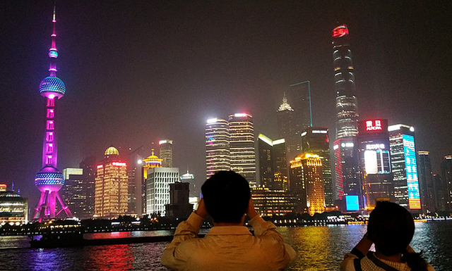 夜色璀璨上海滩