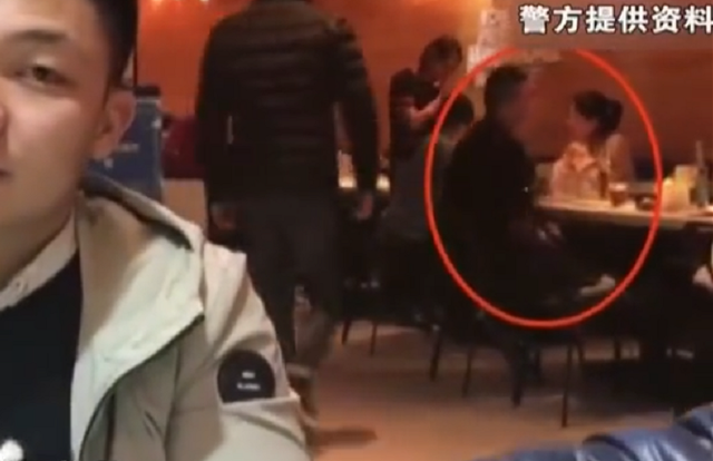 2017年，女子结账时发现存款变少，报警后一杯酸梅汁让坏人现形