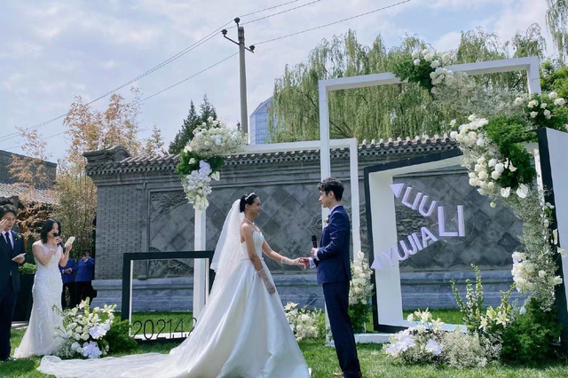 又一女星婚礼现场曝光！奢华浪漫群星云集，与老公郎才女貌好般配