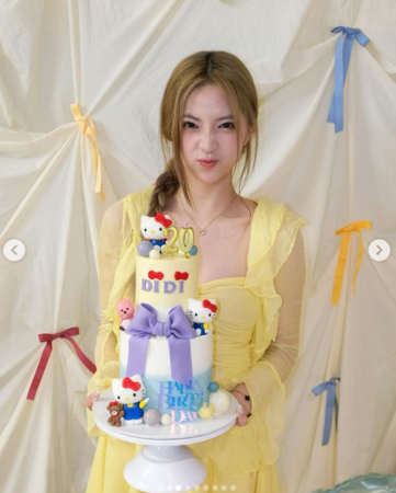 直击欧阳娣娣庆生「妮妮、娜娜全到齐」！低胸开2洞穿超辣  万人朝圣赞爆