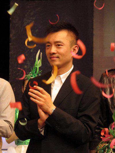 央视前著名主持人亚宁:最红时为何退隐?现在情况怎样了?