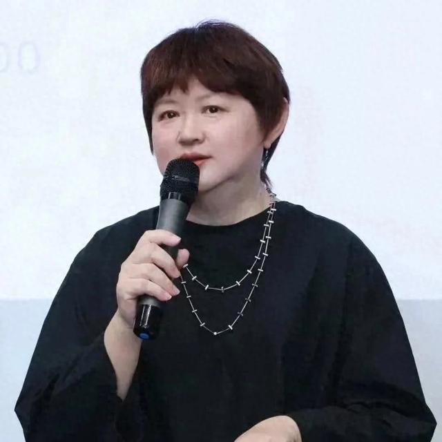 何向阳，履新职