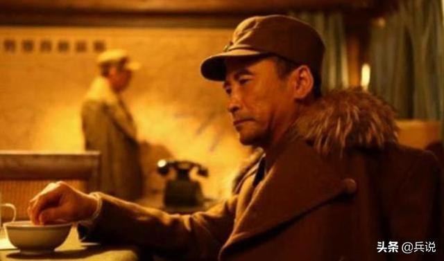 参谋报告险情，林总吃着黄豆面无表情：不用大惊小怪，有钟伟在