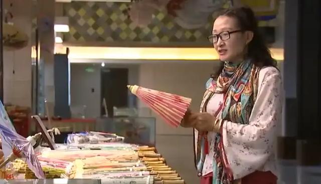 49岁大姐相亲惊现床友!床上竟然藏男人,真的只是租床位吗?