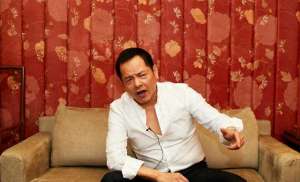 崩牙驹的个人资料及简介(突发“澳门教父”崩牙驹被曝禁入内地，疑为圈钱自费成立帮派)