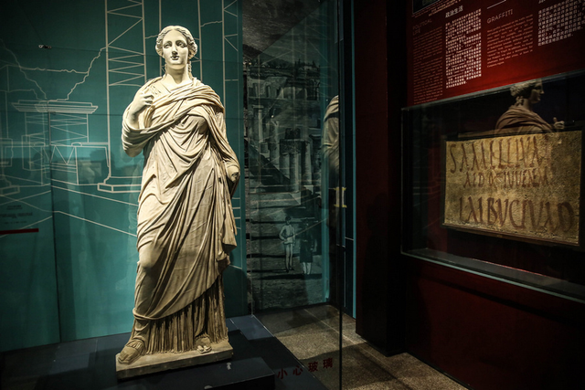 朱利叶里尼：交流和巡展有助于当代艺术的发展丨对话