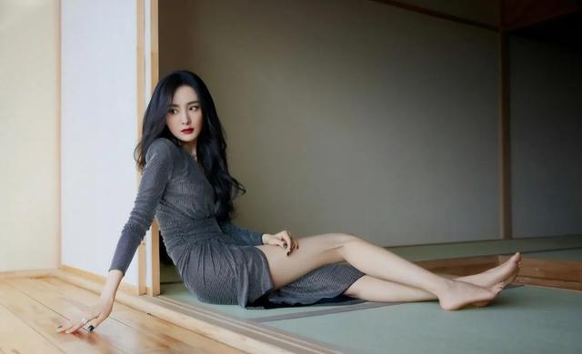 太有料了！杨幂大尺度、性感热辣写真，网友