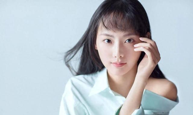 5位意想不到的“后天美女”，表情内敛又理性，美得没有痕迹