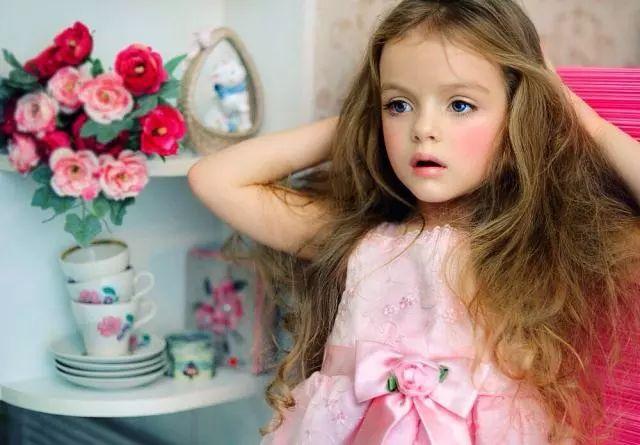 俄罗斯最炽手可热的小童模“米兰”长大了,唯美的洛丽塔就是她本人啦!