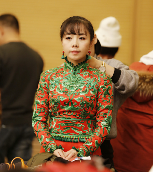 “草根歌手”王二妮和李飞结婚9年，她初心不改，他却像换了个人