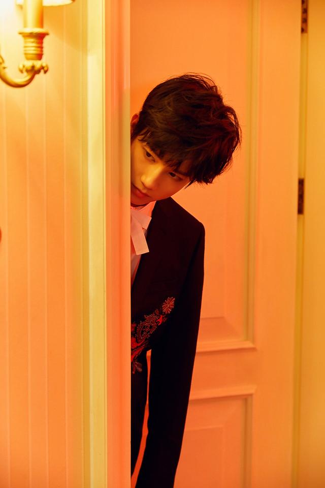 敖子逸亮相2018星光盛典 斩获“年度号召力新秀”奖