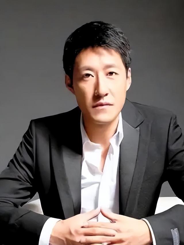 22岁嫁给35岁的于震，6年生下3个孩子，如今过得怎么样？