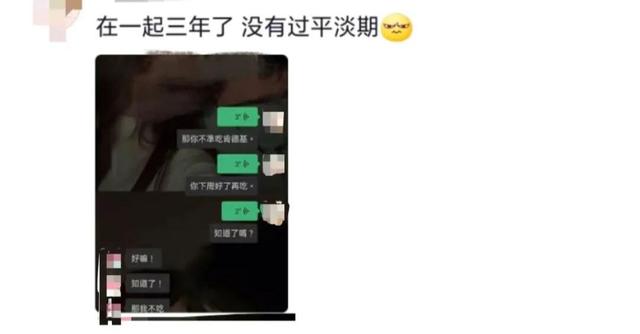 “你说（嚼嚼嚼），学校门口的（嚼嚼嚼）鸡公煲（嚼嚼嚼），咋这么好吃呢”