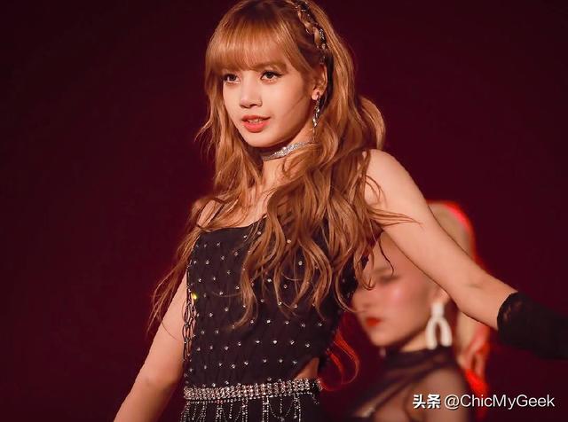 从被排挤到全球顶流!BLACKPINK Lisa 9件事让人俯首称臣