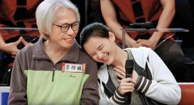 大40岁丈夫李坤城去世后，林靖恩流落街头乞讨，迎来了自己的结局