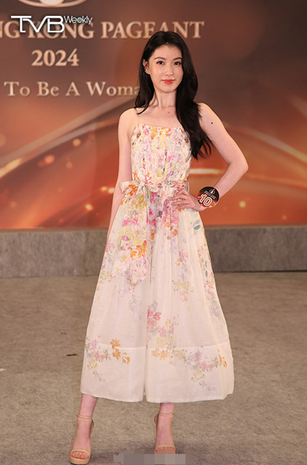 惊爆！香港小姐热门佳丽私密照流出，三点式泳装尺度惊人