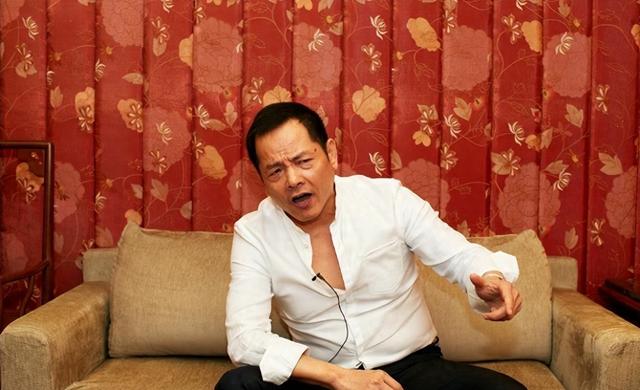 突发！“澳门教父”崩牙驹被曝禁入内地，疑为圈钱自费成立帮派