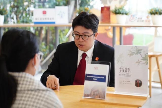 法官+“生活盒子”＝？