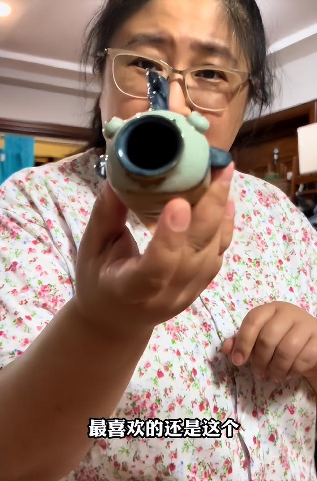 铁兜和胡老师：靠“谎报”价格吸粉500万，真实身份曝光不简单？