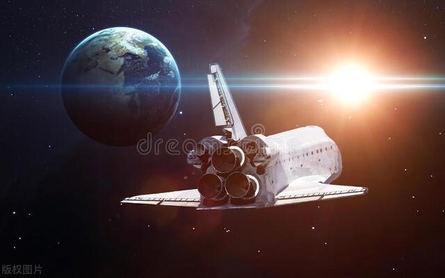 洛杉矶上空异象：是太空展翅还是坠落轨道？神舟15号的神秘命运！