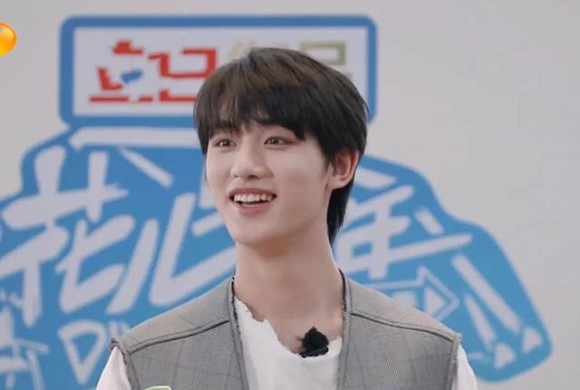 《花少4》暴露明星素颜状态：杨幂鼻孔瞩目，张凯丽颜值落差大