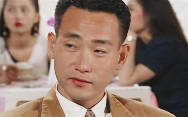 27岁的林保怡饰演香港1992年经典电视剧《大时代》里面的陈滔滔。