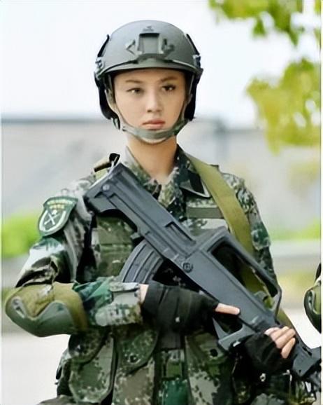 2006年，网传当范冰冰“裸替”的甘露，如今怎样了？