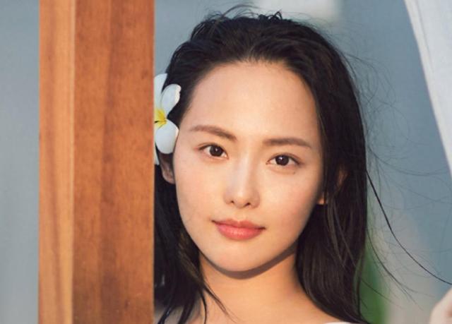 5位意想不到的“后天美女”，表情内敛又理性，美得没有痕迹