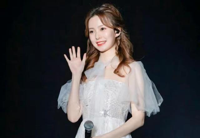 新生代四小天后诞生，不过都有各自尴尬的地方，还需要努力