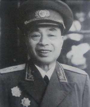 杨副官(54年一农妇来到青岛，点名要见一开国上将：我是他25年未见的妻子)