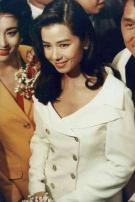 痴情女子(娱圈最痴情女子，为丈夫守寡12年，千万片酬邀请复出被推)