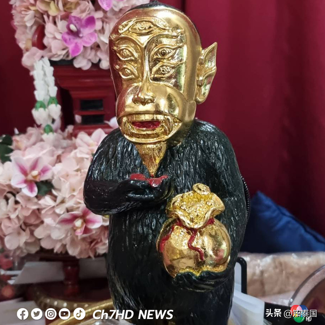 泰国暖武里全球最大“四耳五眼”神像吸引大量泰外民众参拜