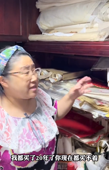 铁兜和胡老师：靠“谎报”价格吸粉500万，真实身份曝光不简单？