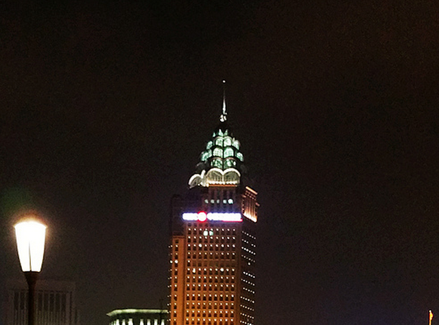 夜色璀璨上海滩