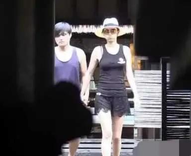 42岁仍未婚的小宋佳，综艺败坏路人缘，与名导张黎的感情成黑历史