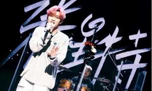 张星特身高(00后偶像机场被私生泼水，装追踪器打骚扰电话，报警无果还遭挑衅)