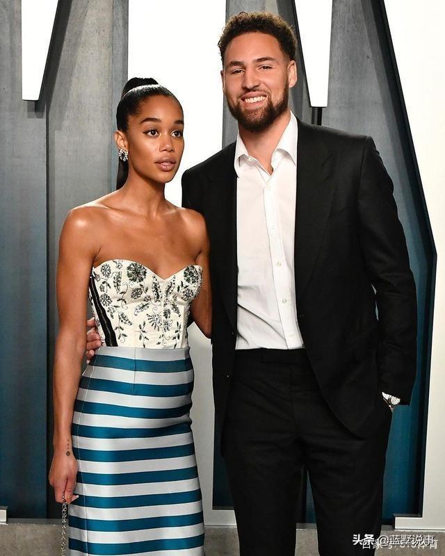 美国黑人女明星劳拉·海瑞尔,曾与NBA球星汤神汤普森牵过手